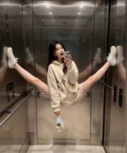 AI生成电梯一字马美女制作教程，条条流量上万，别再在外面被割韭菜了，全流程实操-铭创资源库